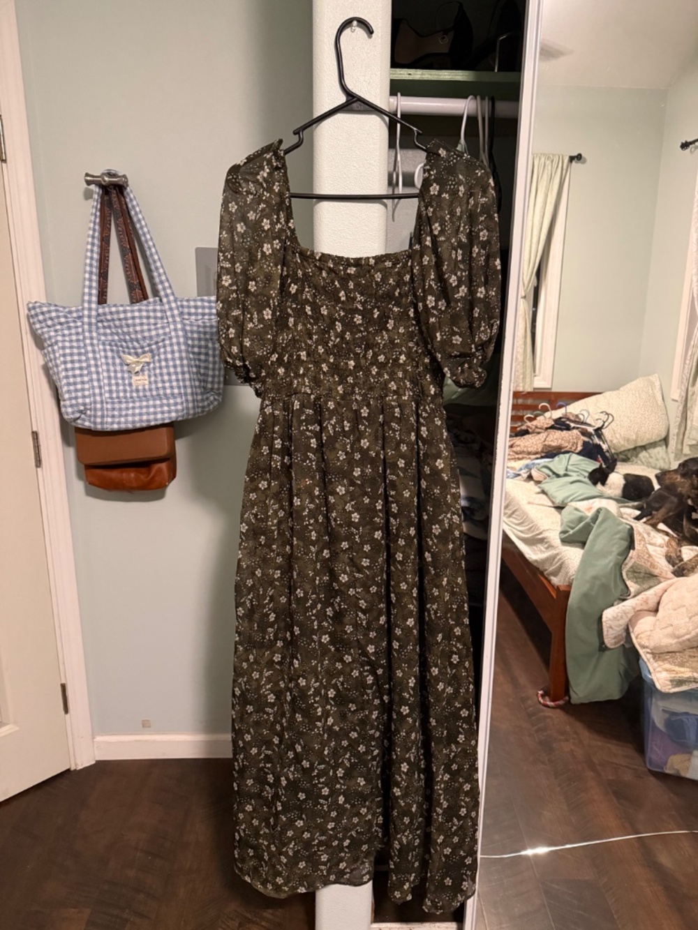 green dress - Picture 3 of 5
